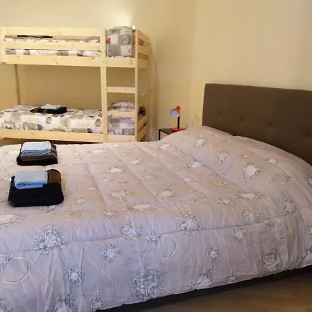 Tom's Guest house *