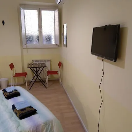 Tom's Guest house *